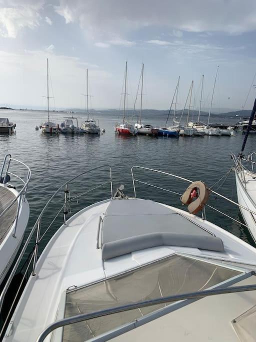 Bateau A Quai Au Brusc, Confort, Coucher De Soleil, Calme Six-Fours-les-Plages Kültér fotó
